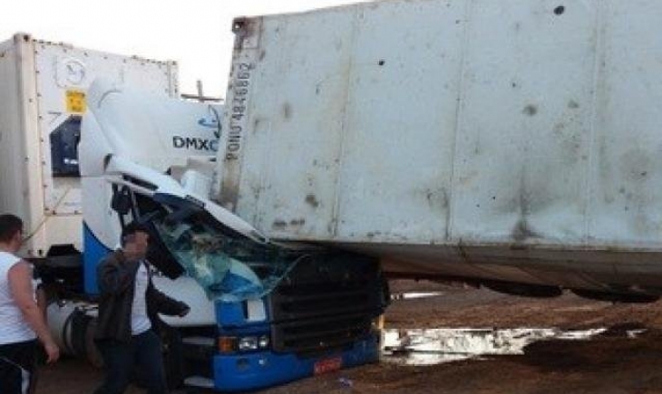 Sidrolândia: Contêiner cai sobre carreta e mata manobrista em frigorífico