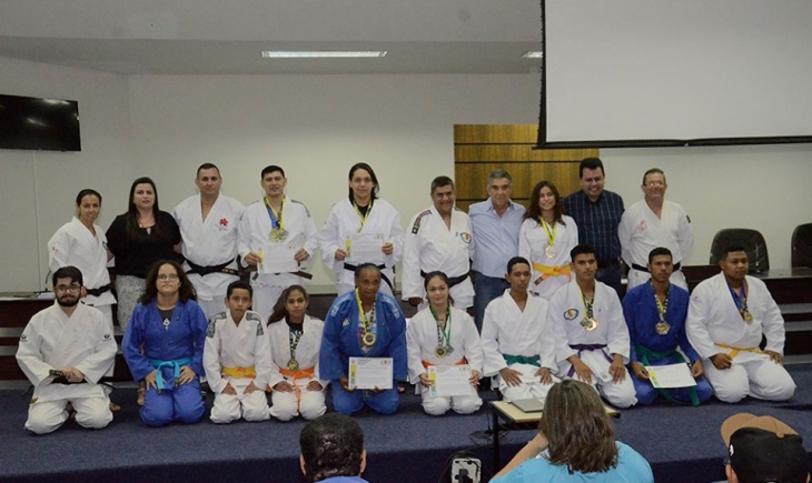 Liga Confederada de Judô do Mato Grosso do Sul encerra o ano com entrega de certificados e palestra.