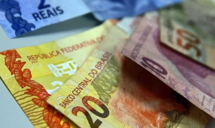 Salário mínimo será de 1.045 a partir de 1º de fevereiro, anuncia Bolsonaro
