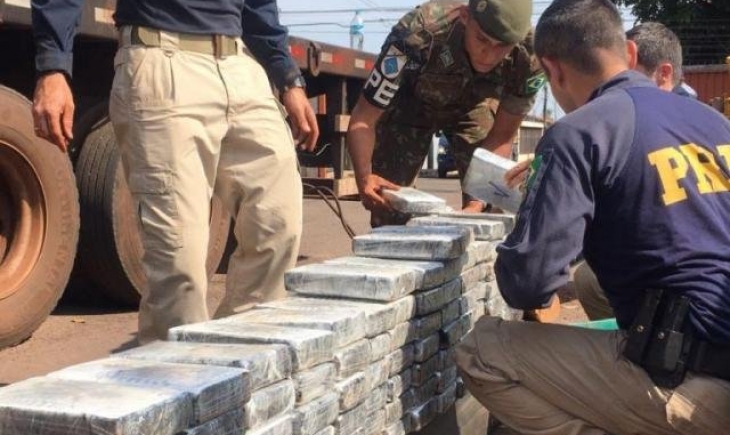 Sidrolândia: Cães farejadores ajudam polícia a encontrar 223 kg de cocaína