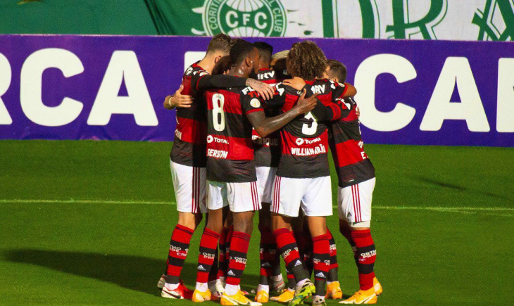 Flamengo vence Coritiba e marca primeiros três pontos no Brasileirão