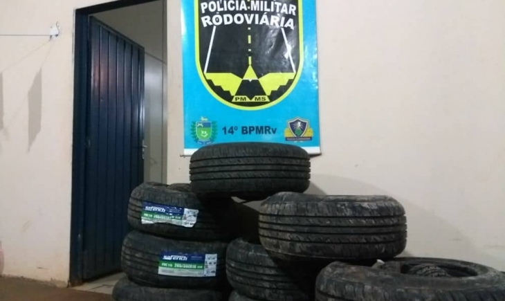 Polícia Rodoviária de Vista Alegre apreende 40 pneus de diversos tamanhos contrabandeados do Paraguai. Veja.