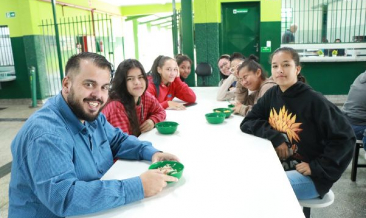 Robert Ziemann visita a Escola Estadual Cívico Militar Coronel Lima de Figueiredo.