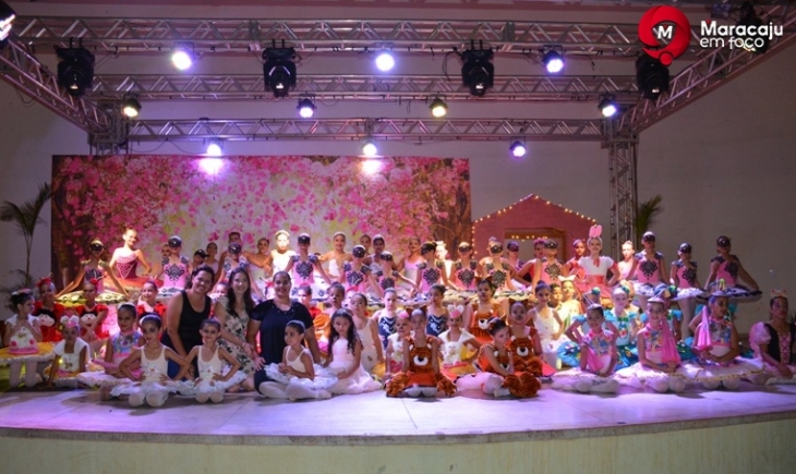 Projeto Balé da Prefeitura realiza 'Espetáculo Bonecas e Bichinhos de Pelúcia' e encanta pais e visitantes na Concha Acústica.