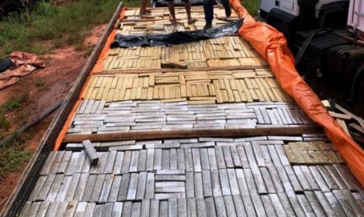 Eldorado: Polícia Civil encontra quase 3,5 t de maconha em fundo falso de caminhão
