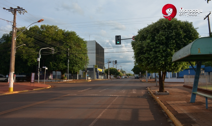 Após problemas, semáforo da Rua Melânio Garcia Barbosa é reparado e volta a funcionar. 