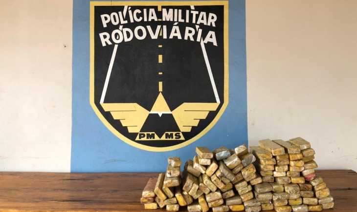 Maracaju: Abordado por Polícia Militar Rodoviária, Mato-grossense faz declarações desencontradas, levanta suspeita e é preso com 74 quilos de maconha.