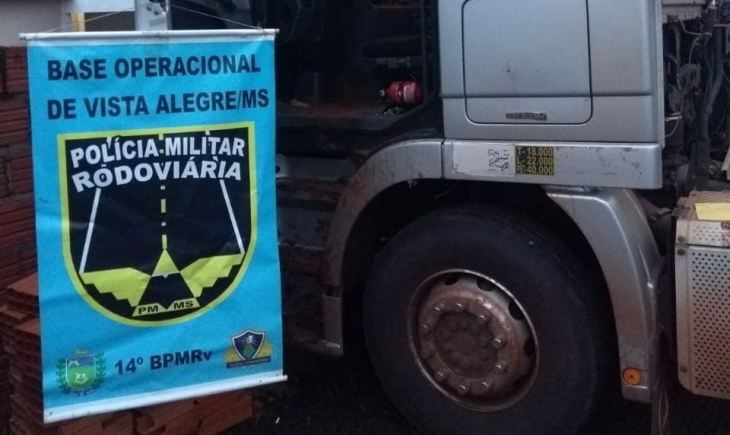 Polícia Militar Rodoviária de Vista Alegre apreende caminhão com 550 caixas de cigarros contrabandeadas. Saiba mais