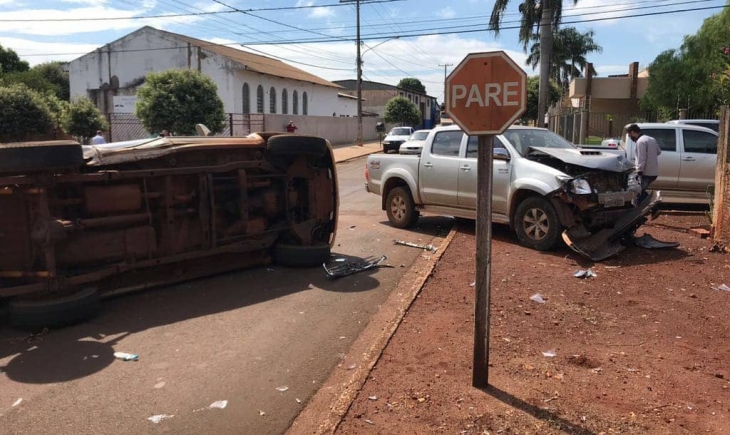 Maracaju: Após colisão, caminhonete perde o controle e capota no Jardim Guanabara. Saiba mais