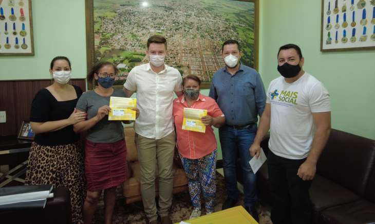 Beneficiários do Vale Renda de Rio Brilhante recebem novo cartão do Programa Mais Social no valor de R$ 200 reais