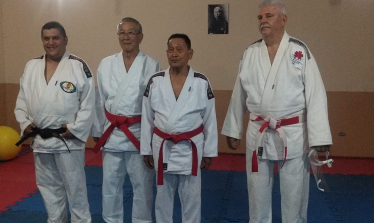 Graduação Kodansha 9° Dan Kyudan faixa vermelha pela Confederação Brasileira de Judo Kodokan.