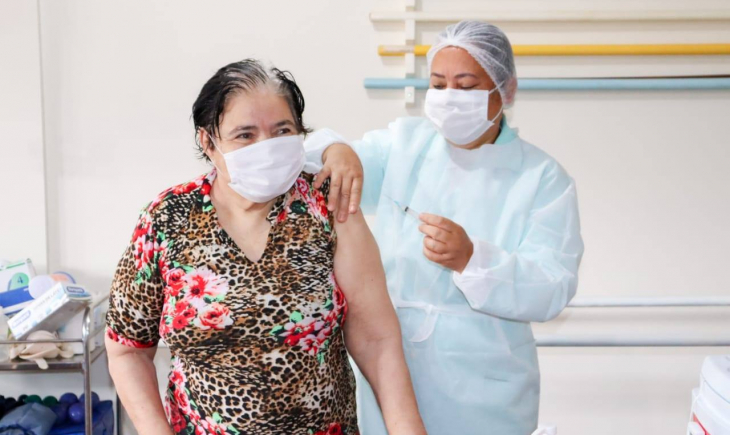 Sábado terá vacinação contra a COVID-19 para idosos acima de 77 anos em Maracaju.