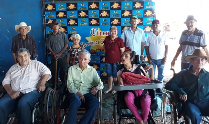 Em dia diferente, idosos integrantes do “Lar do Idoso de Maracaju” assistem espetáculo do Circo Hermanos Rodriguez. Saiba mais.