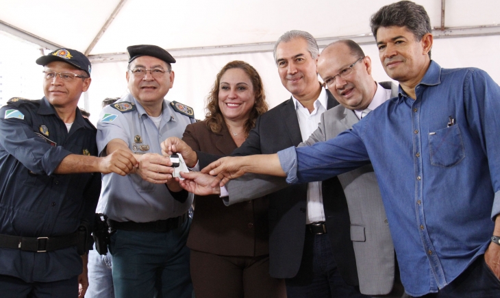 Em mais um etapa do MS Mais Seguro, Reinaldo Azambuja entrega 71 viaturas para Maracaju e mais 18 cidades