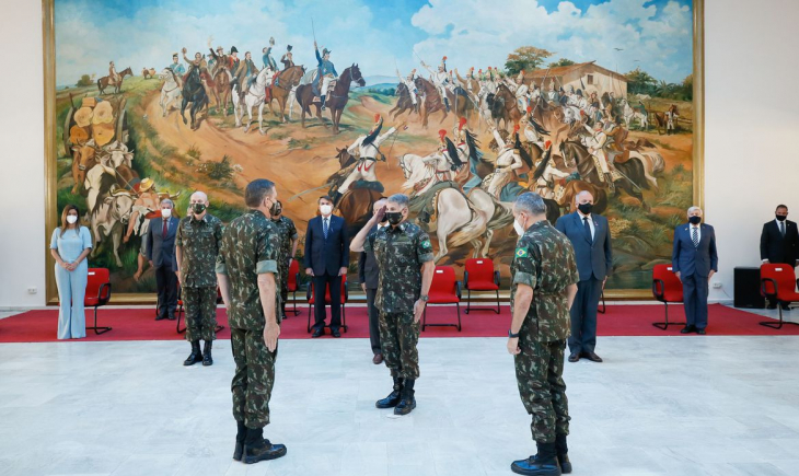 Bolsonaro participa da troca do Comando Militar do Sudeste