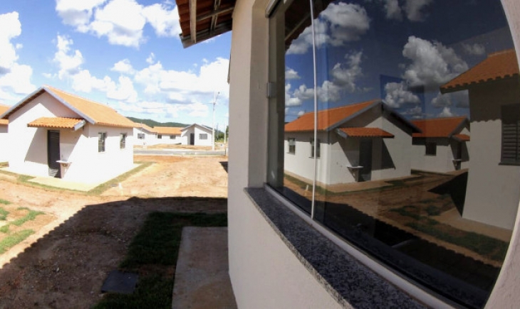 Governador Reinaldo Azambuja conclui MS-178 e entrega casas para 64 famílias em Bonito