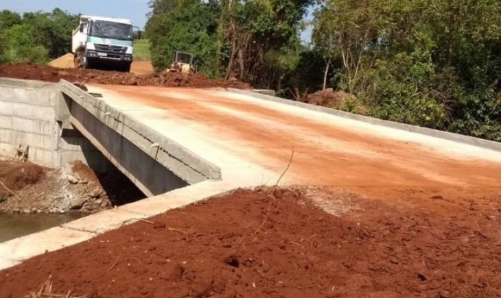 Ponte sobre o Rio Cachoeira, região da Fazenda Água Boa é concluída e liberada. Leia.