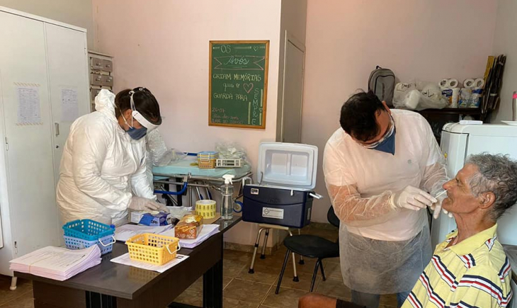 Projeto “Todos pela Saúde” leva testagem de COVID-19 e doa equipamentos ao Lar do Idoso de Maracaju. Saiba mais.