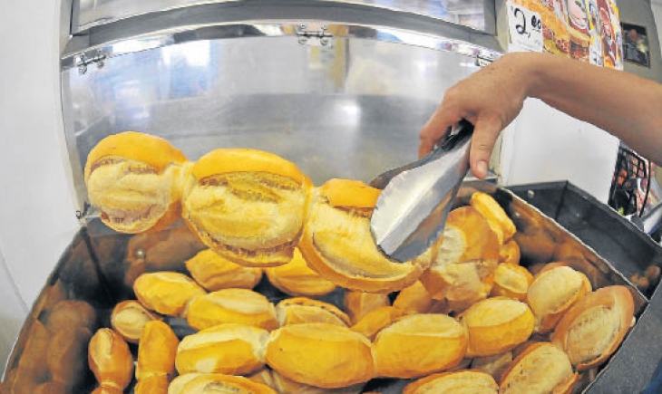 Queda na venda do pão francês leva padarias a ampliar leque de produtos
