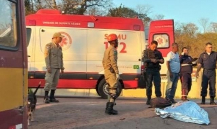 Corumbá: Jovem morre ao colidir motocicleta contra ônibus na BR-262