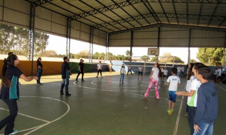 Escola do Sesi de Maracaju promove gincana para comemorar o Dia do Estudante