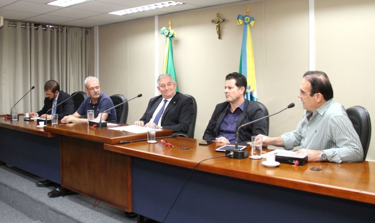 Secretário garante a Felipe regularização de repasses da Saúde no interior
