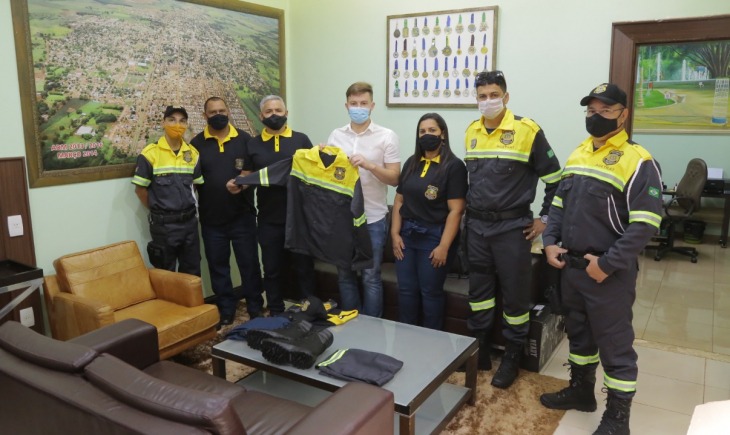 Governo Municipal entrega novos uniformes aos Agentes de Trânsito de Rio Brilhante