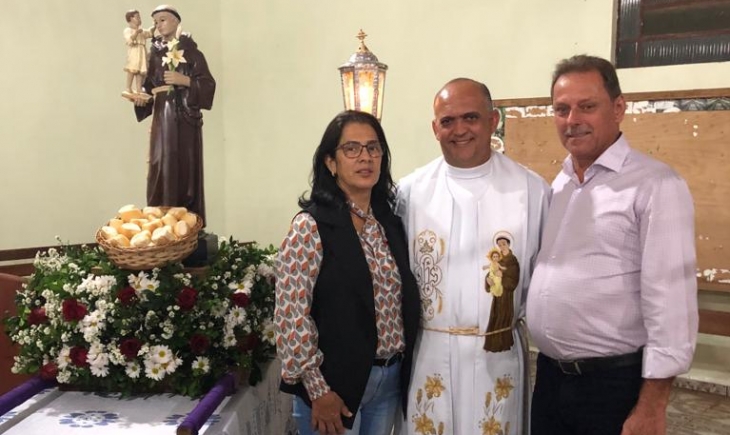 Presidente da Câmara Hélio Albarello prestigia Missa em Homenagem a Santo Antônio. Saiba mais.