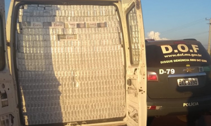Veículo carregado com 7 mil pacotes de cigarros que seguia para Goiânia foi apreendido pelo DOF na região de Maracaju