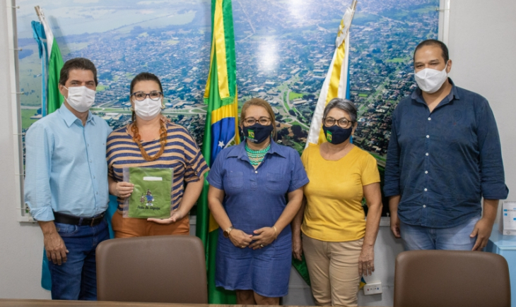 Prefeito Marcos Calderan conhece a nova Diretoria da Casa do Artesão de Maracaju