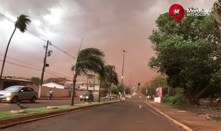 Em Maracaju, dia também “virou noite” com tempestade de poeira e ventos de quase 100 km deixaram rastro de destruição.