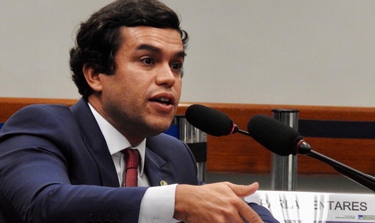 Beto Pereira faz convocação para que Ministro explique a taxação da energia solar