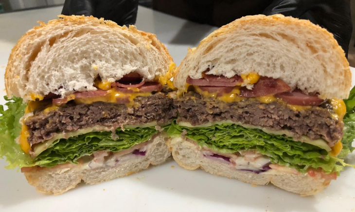 JG-Burger chega a Maracaju apostando no bom atendimento e no lanche totalmente artesanal. Saiba mais.