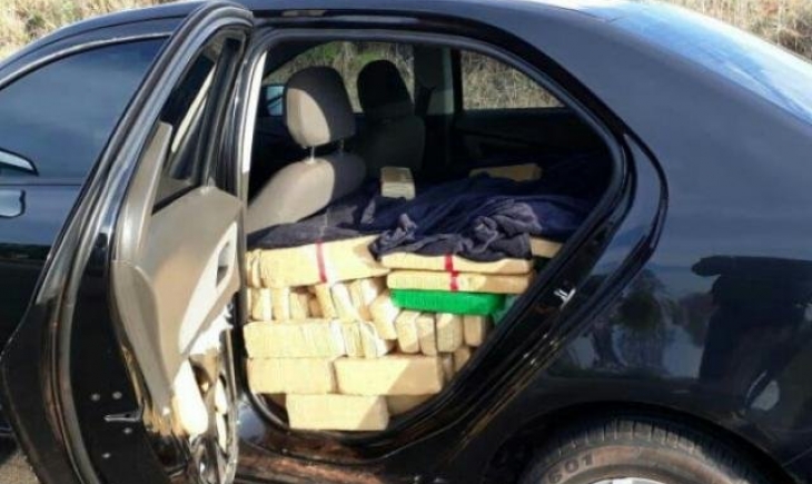 Camapuã: Homem é preso em flagrante com carro roubado e 902 kg de maconha