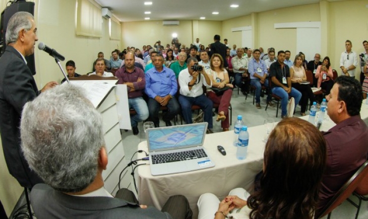 Em Seminário de Vereadores, governador reafirma compromisso de diálogo com representantes da população