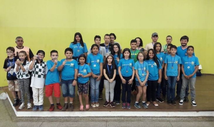 Equipe de Xadrez da Escola Municipal José Pereira da Rosa participa de torneio em Dourados.