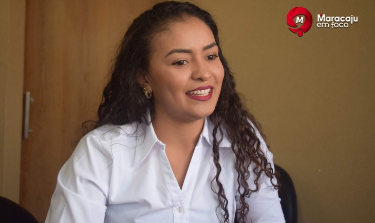 Com voz marcante e doce de ouvir, herança preciosa de seu pai, Vanesca Barbosa conta sua história de vida e atualmente se destaca como a rainha das manhãs sendo a companhia preferida dos maracajuenses no rádio. 