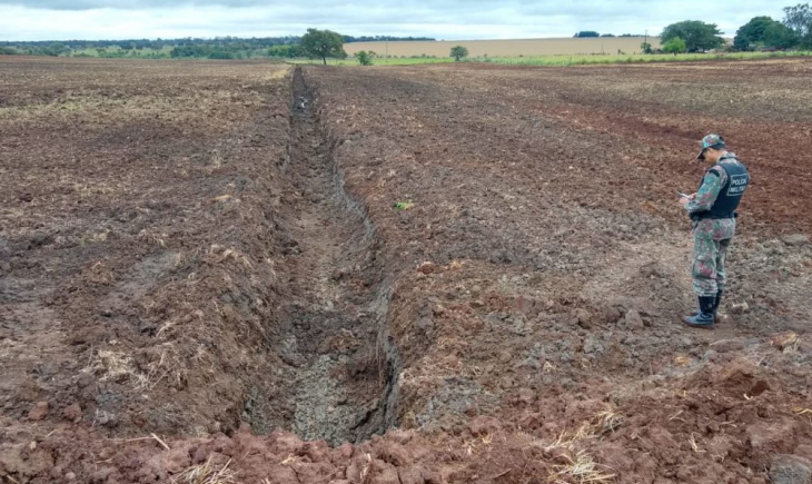 Produtor Rural de Maracaju é multado por construção ilegal de drenos em propriedade rural em Guia Lopes da Laguna.