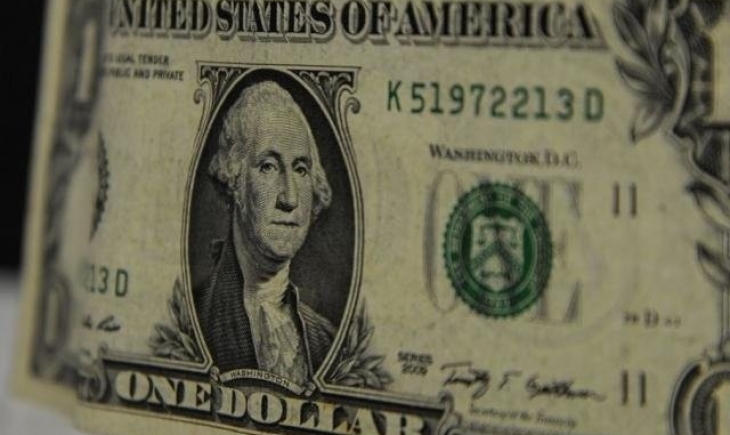 Em baixa, dólar fecha a R$ 4,03; Ibovespa supera os 101 mil pontos