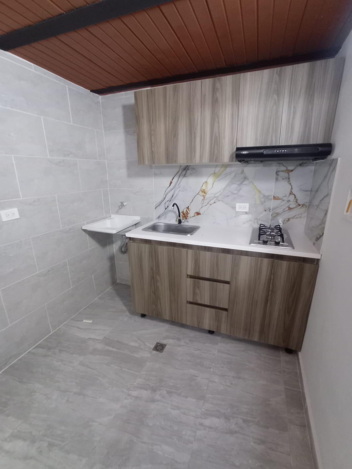 MANZANARES, MEDELLÍN - APAR00996