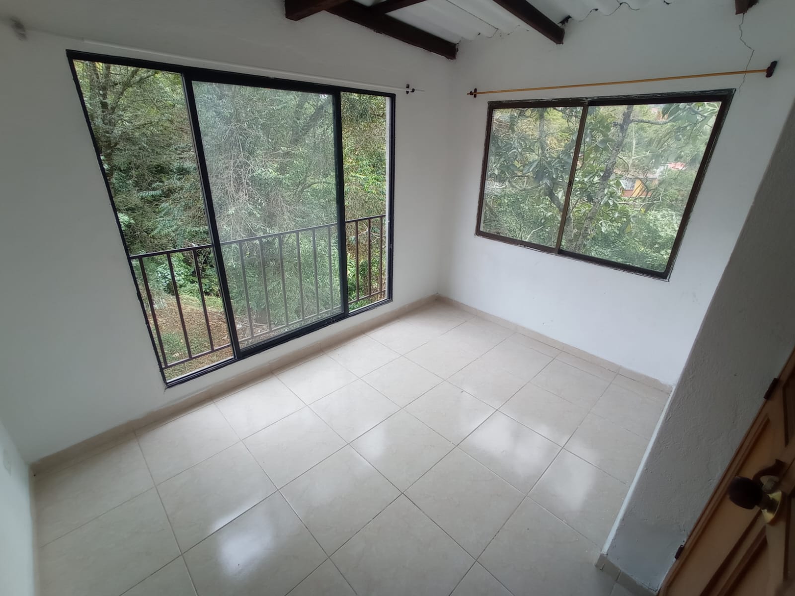 SAN ANTONIO PRADOS DEL ESTE, MEDELLÍN - APAR01006