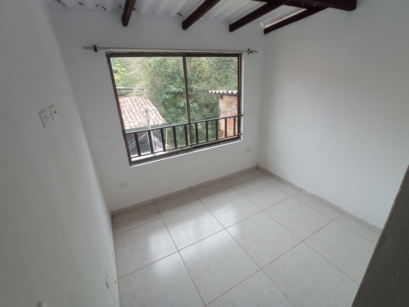 SAN ANTONIO PRADOS DEL ESTE, MEDELLÍN - APAR01007