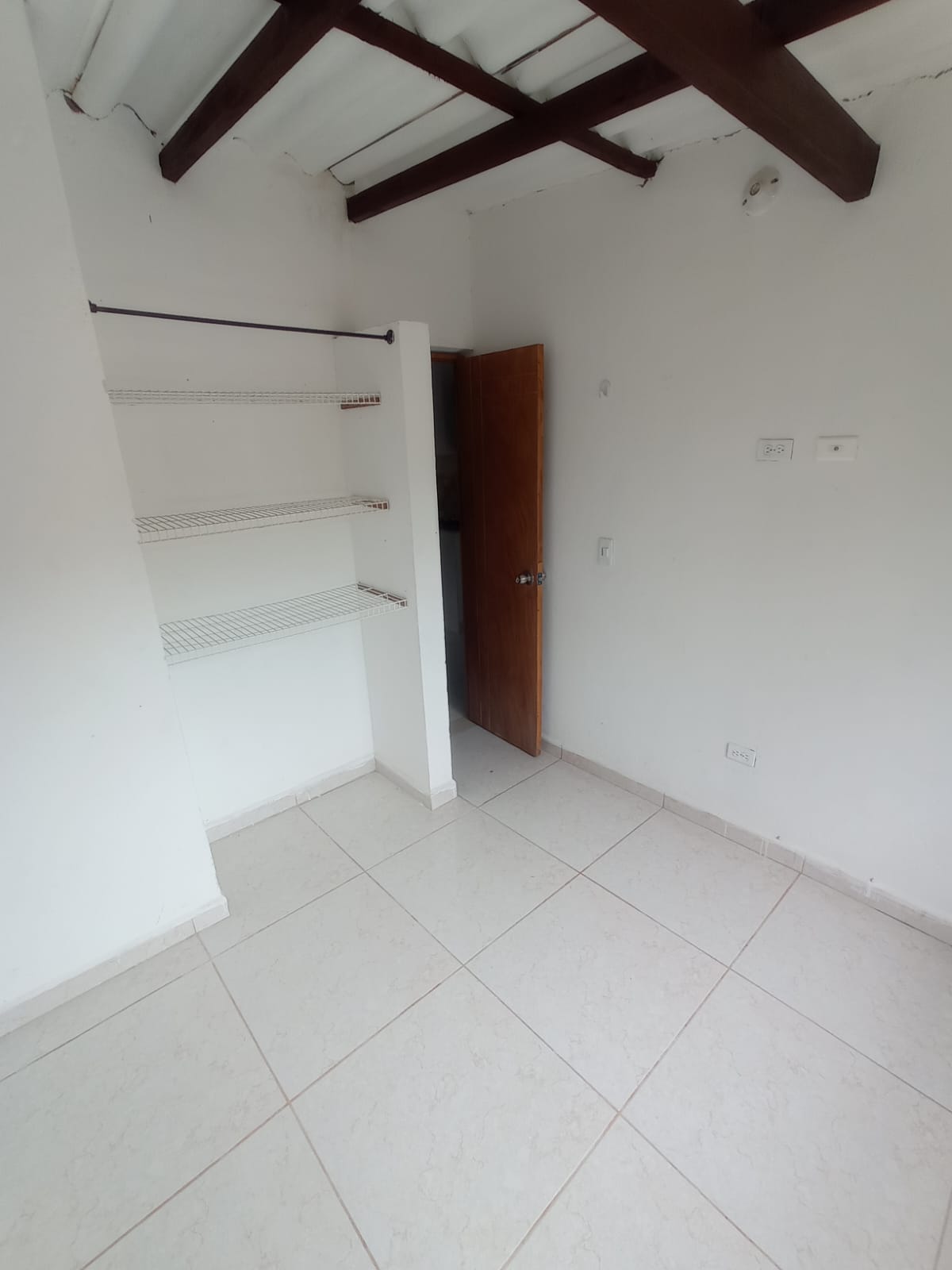SAN ANTONIO PRADOS DEL ESTE, MEDELLÍN - APAR01007