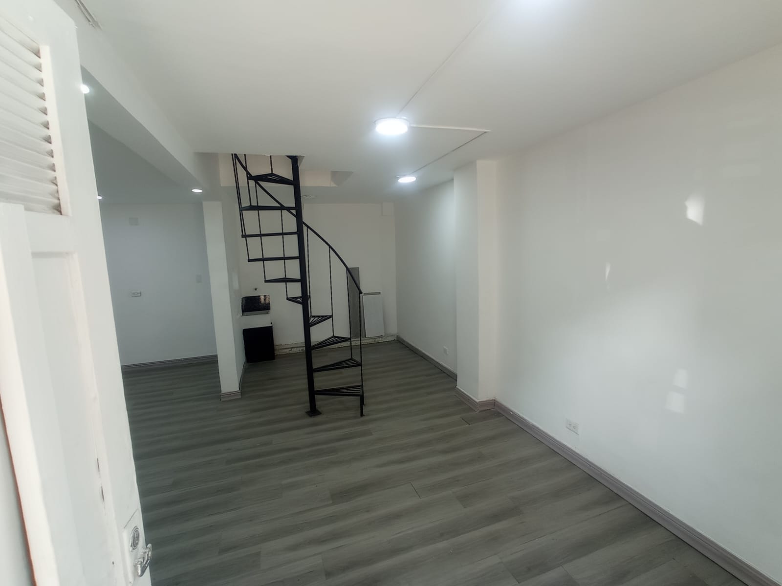 CONQUISTADORES, MEDELLÍN - LOAR01023