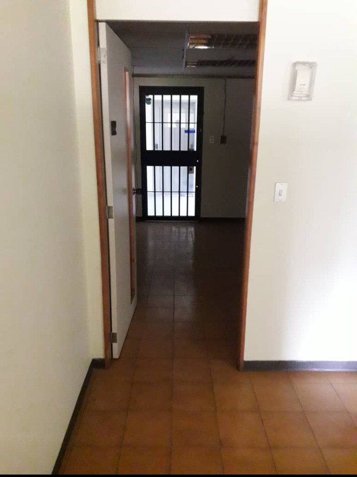Alquilo oficina Macaracuay