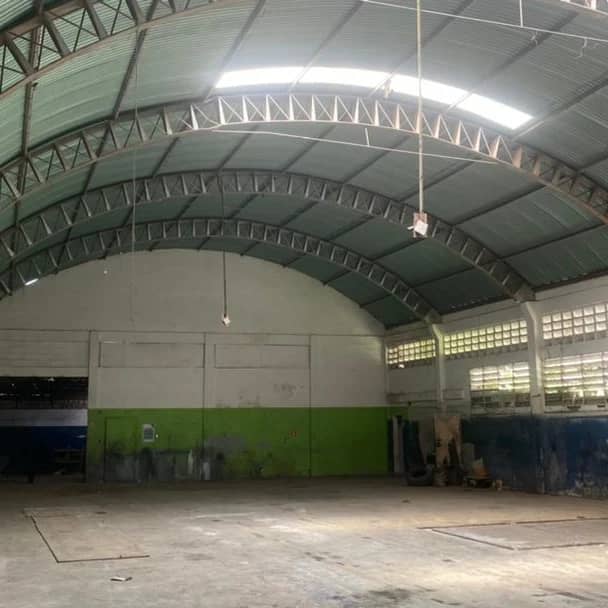 VENTA DE GALPON EN LA AVENIDA MUNICIPAL DE PUERTO LA CRUZ