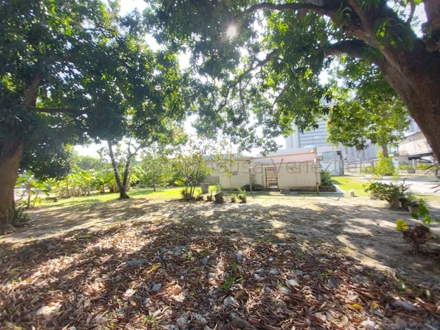 26-6347  RAH Propiedad Comercial Galpones en Venta en Mañongo Naguanagua