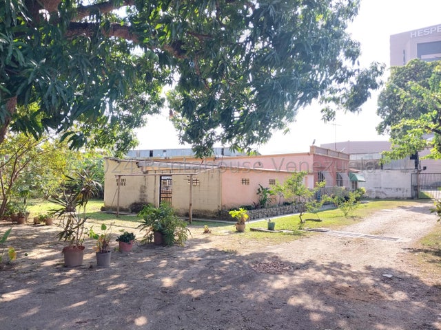 26-6347  RAH Propiedad Comercial Galpones en Venta en Mañongo Naguanagua