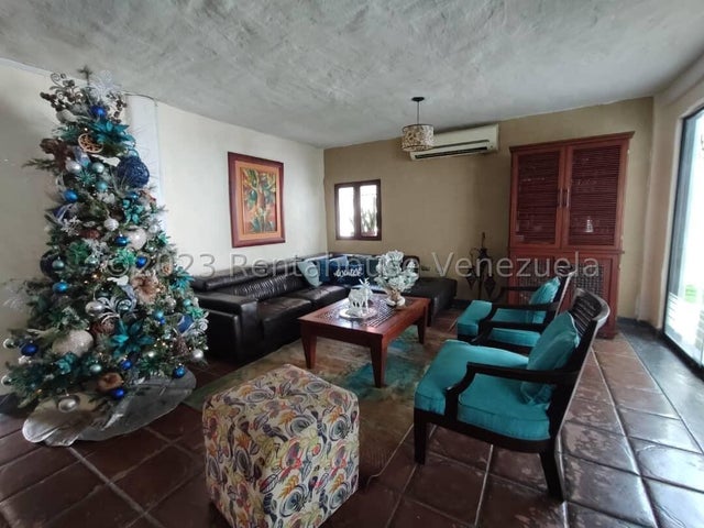 Casa en venta ubicada en el Trigal Norte Valencia Carabobo Venezuela 24-13394 Eloisa