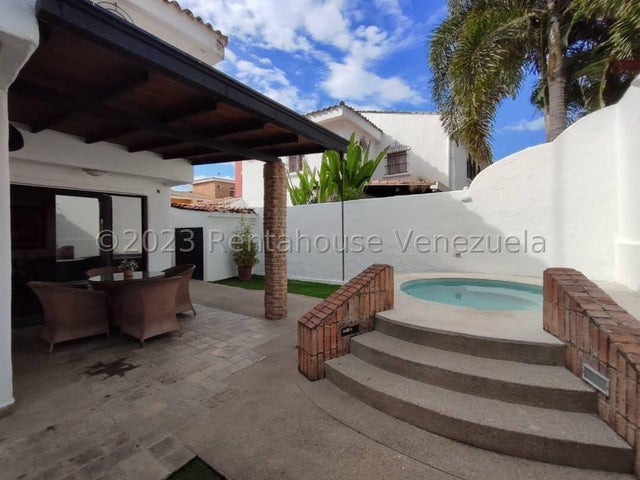 Casa en venta ubicada en el Trigal Norte Valencia Carabobo Venezuela 24-13394 Eloisa